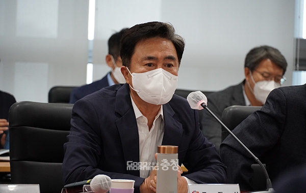 김태흠 충남지사는 18일 “자꾸 공모로 지역 갈등을 야기하지말고 특별한 경우 아니면 내포신도시에 건물을 짓게하라”고 지시했다. (사진=굿모닝충청 이종현 기자)