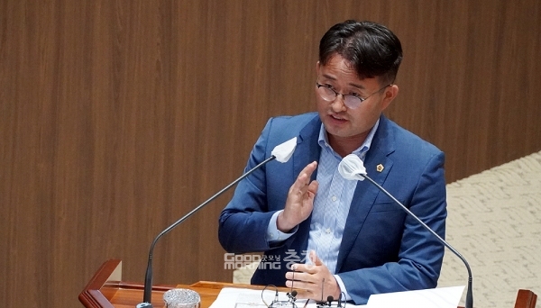 안장헌 의원은 “지사님의 공공기관 개혁에 대해 반대할 생각은 없다”며 “다만 그 과정에서 최소한 서비스를 받는 도민의 입장과 의견을 반영하면서 진행해야 한다”고 주장했다.