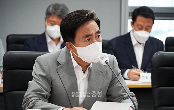 김태흠 충남지사가 공공기관 경영평가와 관련 “일부 불만의 목소리가 마치 전체를 대변하는 것처럼 언론을 통해 보도되고 있다”며 “일희일비 하지 말고 매진해달라”고 말했다. (사진=굿모닝충청 이종현 기자)