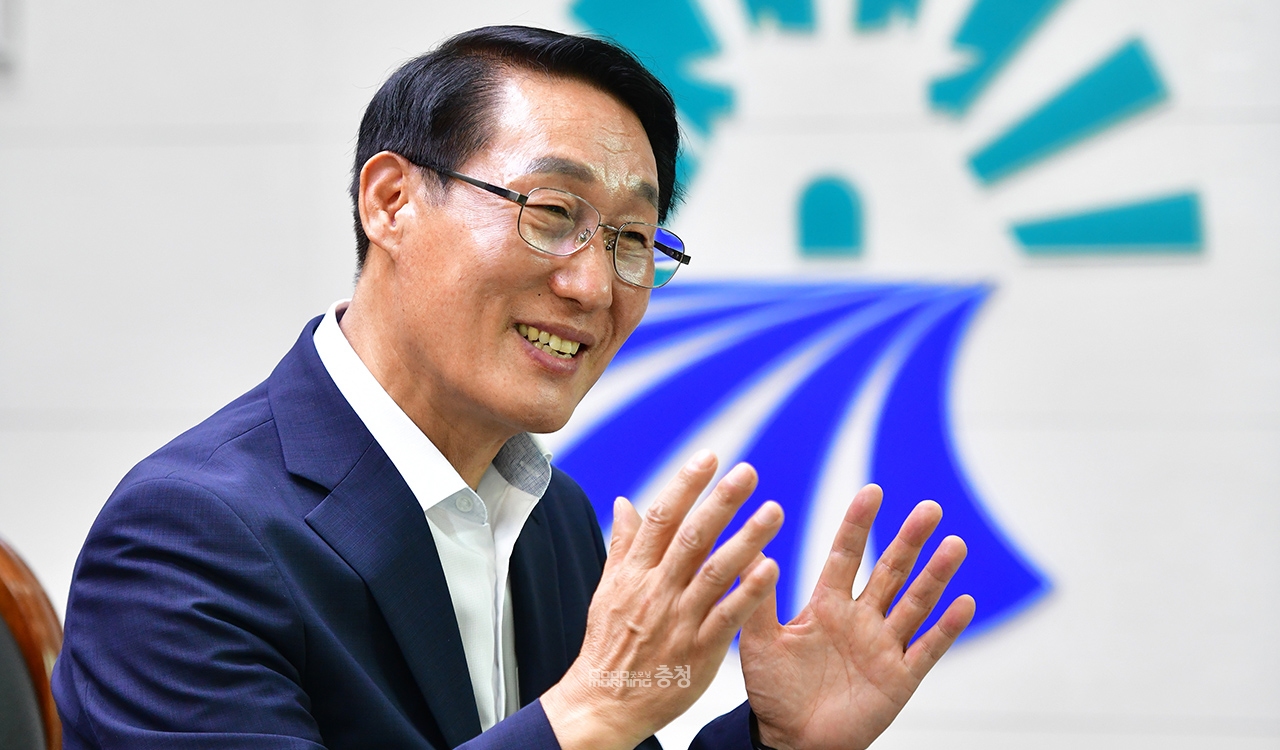 경제통으로 알려진 그는 2009년에는 안면도 국제꽃박람회 조직위원회 총괄팀장을 맡아 축제를 성공적으로 이끌기도 했다. (사진=홍성군 제공/굿모닝충청 이종현 기자)