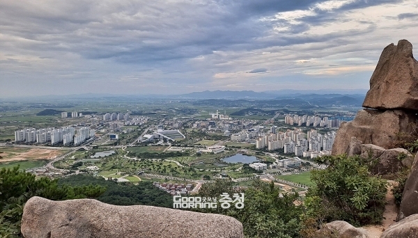 용봉산에서 바라 본 내포신도시 전경. (자료사진=본사DB/굿모닝충청 이종현 기자)