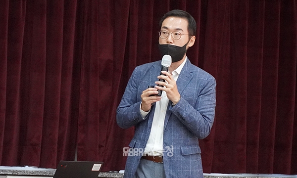 김 팀장은 “과업 수행 시 기관들의 경영 효율화가 가장 중요한 부분”이라면서도 “공공기관의 공익적 기능을 통한 사회적 가치 창출요소도 경영효율화와 함께 종합적으로 고려해 업무를 진행하겠다”고 밝혔다. (사진=굿모닝충청 이종현 기자)