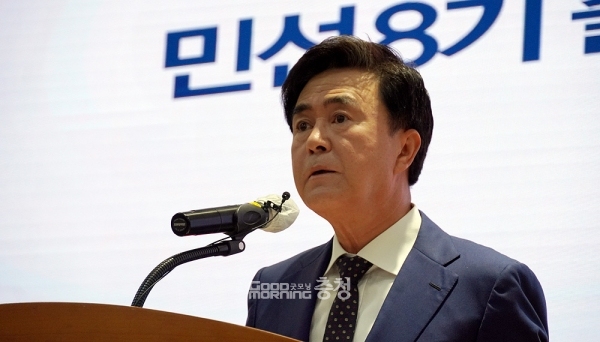 김태흠 충남지사는 5일 산림지원연구소와 관련 “2012년 7월 세종시로 강제 편입됐다”며 “중앙정부에 이를 이전할 수 있도록 강하게 요구했어야 하는데 10년 동안 방치시켰다. 이해를 못하겠다”고 말했다. (굿모닝충청=이종현 기자)