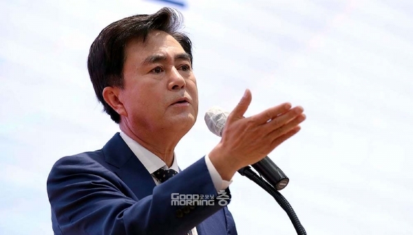 김태흠 충남지사는 5일 도정의 최대 현안 중 하나인 육군사관학교 논산 이전과 관련 “11월부터는 강하게 드라이브를 걸 것”이라며 “공론화와 여론화를 통해 압박해 나간다면 해결할 수 있을 것”이라고 말했다. (충남도 제공/ 굿모닝충청=김갑수 기자)