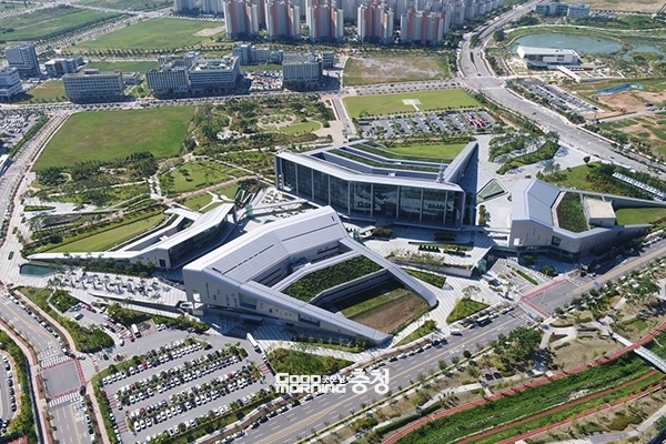 충남도의회 오인철 의원(민주·천안7)이 충남도의 내년도 사립유치원 유아 교육비 지원 전면 중단 움직임에 우려를 표하고 나섰다. (충남도청 항공사진. 사진=충남도 제공/굿모닝충청 이종현 기자)