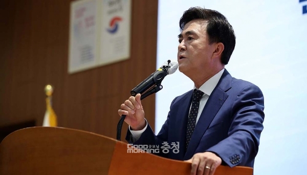 5일 오전 충남도청 중회의실에서 취임 100일 기자회견을 가진 김태흠 지사는 당분간 육군사관학교 논산 이전을 비롯한 도정 현안에 집중하겠다는 입장을 분명히 했다. (충남도 제공/ 굿모닝충청=김갑수 기자)