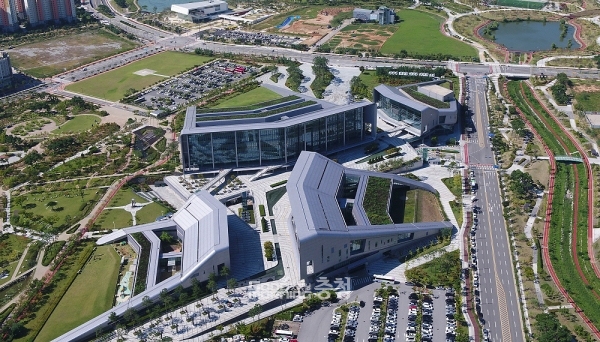 문재인 전 대통령의 충남지역 대선공약 중 제대로 이행된 것이 얼마나 있는지 묻고 싶을 정도다. 오로지 경제성(B/C) 논리만을 내세운 결과다. 대표적인 것이 중부권 동서횡단철도와 충청문화산업철도다. (자료사진: 충남도 제공/ 굿모닝충청=김갑수 기자)