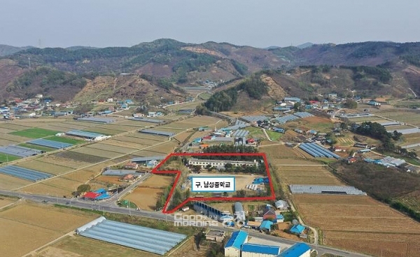 최근 윤곽을 드러낸 민선8기 충남도 첫 조직개편안에 대해 부여군이 당혹스럽다는 반응을 보이고 있다. (부여군 제공: 유기농복합단지와 광역먹거리통합지원센터가 조성될 예정인 옛 남성중 전경/ 굿모닝충청=김갑수 기자)