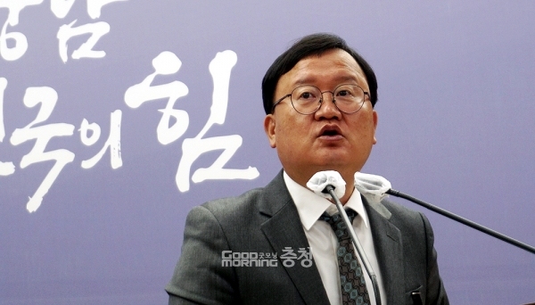 조원갑 충남도 자치행정국장은 3일 “2023년도 정부예산 반영을 요구 중인 육군사관학교 충남 이전 타당성 조사비 5억 원이 육사 논산 이전의 불쏘시개가 되길 바란다”고 말했다. (굿모닝충청=김갑수 기자)