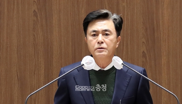 김태흠 충남지사가 새로운 형태의 내포신도시 종합병원 유치 방안을 거론해 눈길을 끌고 있다. 기존 명지병원에다 단국대학교가 추진 중인 암센터와 치대를 결합한 형태로 추진하겠다는 것인데 실현 여부에 관심이 쏠리고 있다. (충남도의회 제공/ 굿모닝충청=김갑수 기자)