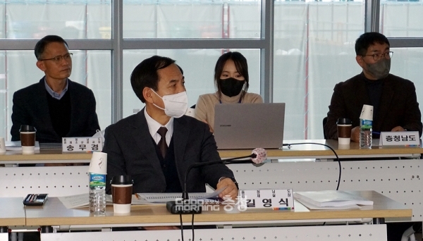 충청권 4개 시·도 경제관련 실·국·과장들이 충청권 지방은행 설립에 대한 의지를 재확인했다. (회의를 주재하고 있는 길영식 충남도 경제실장/ 굿모닝충청=김갑수 기자)