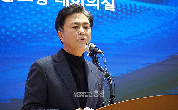 김태흠 충남지사는 22일 “유사한 업무와 역할을 기관을 통·폐합하겠다는 건 저의 의지”라며 “연구용역 1·2차 과정을 보고 받았지만 제 생각과 큰틀에서 일치했다”고 말했다. (사진=굿모닝충청 이종현 기자)