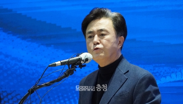 김태흠 충남지사는 22일 “교육감 직선제 문제는 뭔가 바뀌어야 한다고 생각한다”며 “어떤 것이 효율적이냐? 시·도지사와 러닝메이트제를 도입해 교육부지사 형식으로 가야 한다”고 말했다. (굿모닝충청=이종현 기자)