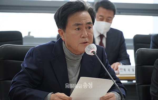 김태흠 충남지사는 26일 공공기관 경영 효율화 연구용역과 관련 “귀를 열고 많은 의견을 들어야 한다”고 말했다. (사진=굿모닝충청 이종현 기자)