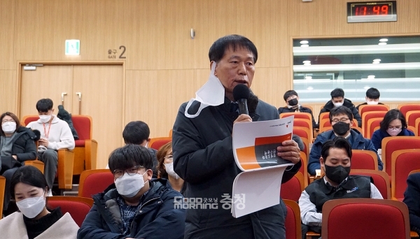 충남관광재단 김춘식 대표이사는 “관련 논의를 보면 기관 2~3개를 통합하면 경영효율화가 될 수 있다는 잘못된 전제에 근거하고 있다. 각 출자·출연기관은 나름대로 고유의 목표가 있다”며 “문화재단과 관광재단은 그 기능과 역할이 전혀 다르다”고 말했다.