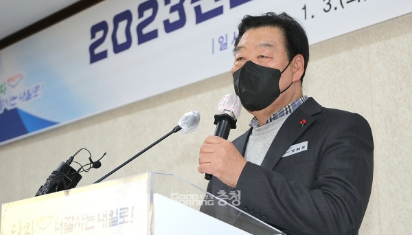 가세로 태안군수는 3일 “국도77호가 부산에서 시작해 전북 고창과 보령해저터널을 거쳐 안면도까지 들어옴으로써 태안반도 종축을 이뤄냈다”며 “이원~대산 연육교(가로림만 해상교량)는 마지막 퍼즐”이라고 말했다. (태안군 제공/ 굿모닝충청=김갑수 기자)