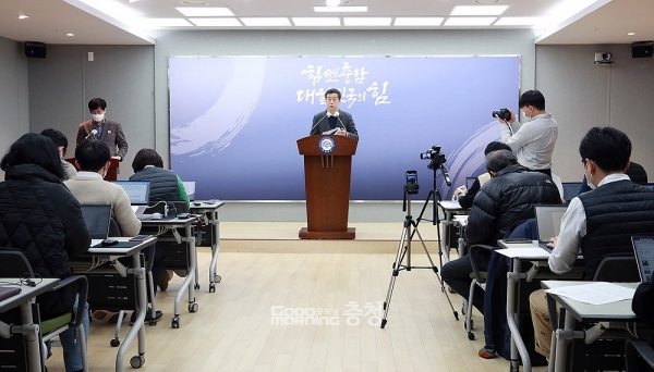 이창규 실장은 “공공기관 통·폐합이나 경영효율화 추진은 숫자나 비용을 줄이기 위한 작업이 아니다. 규모 있게, 그리고 기존 각각 수행하던 기능을 통합적으로 시너지 있게 하고자 하는 것”이라며 “앞으로도 조례 개정 등 절차들이 남아 있는 만큼 많은 관심과 지원을 부탁드린다”고 당부했다. (충남도 제공)