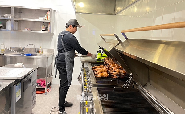 예산상설시장이 사람들로 붐볐던 옛 명성을 되찰을 수 있을지 관심이 모아진다. (사진=예산군 제공/굿모닝충청 이종현 기자)