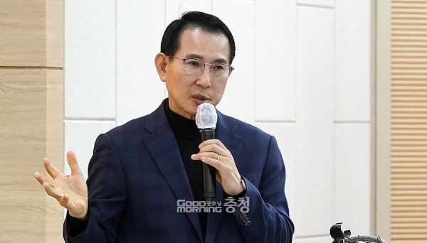 이완섭 서산시장이 예비타당성 조사 결과 발표가 임박한 서산공항에 대한 국제공항 건설 필요성을 재차 강조하고 나섰다. (서산시 제공/ 굿모닝충청=김갑수 기자)