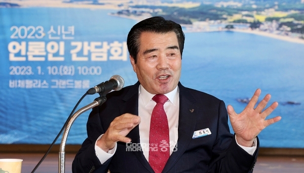 김동일 보령시장이 동향(同鄕)인 김태흠 충남지사에 대해 ‘합리적’이라는 평가를 내놓아 눈길을 끌고 있다. (보령시 제공/ 굿모닝충청=김갑수 기자)