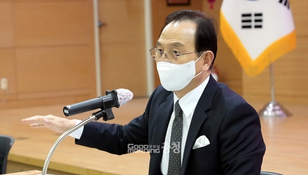 12일 오전 천안시청 대회의실에서 열린 주요업무보고회에서 박상돈 시장이 강조한 것은 “선제적이고 적극적인 대응”이었다. (천안시 제공/ 굿모닝충청=박종혁 기자)