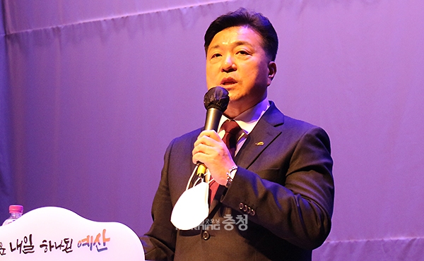 최재구 예산군수는 12일 오후 예산문예회관에서 열린 2023년 군정설명회에서 “총 271억 원 중 충남도가 200억 원, 예산군이 71억 원을 부담하기로 했다”고 말했다. (굿모닝충청 이종현 기자)