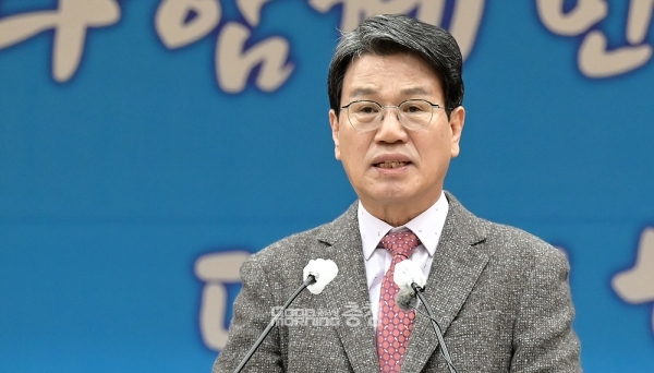 김돈곤 청양군수는 18일, 세종시 소재 충남도 산림자원연구소 유치전과 관련 “객관적으로 볼 때 해양보다는 내륙으로 와야 한다는 입장”이라며 “그래야 지리적으로 가깝고 컨셉트에도 맞다”고 말했다. (청양군 제공/ 굿모닝충청=김갑수 기자)