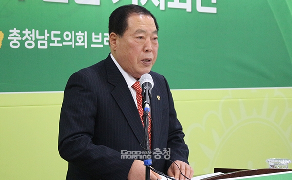 충남도의회 조길연 의장(국민·부여2)은 18일 도 산하 공공기관 본원의 내포신도시 이전을 둘러싼 의원들 간 갈등과 관련 “서로 의견을 조율한다면 잘 해결될 문제”라고 말했다. (굿모닝충청 이종현 기자)