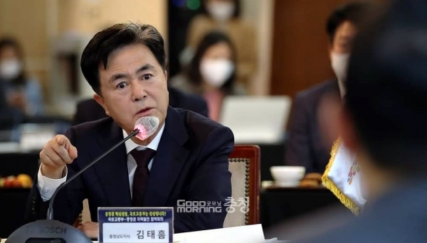 김태흠 충남지사는 20일, 아산시 소재 공공기관의 내포신도시 이전 문제와 관련 “전체적인 얘기와 세부적인 부분은 앞으로 들으면서 받아들일 건 받아들이겠다”며 “(그러나) 근본적으로 정략적이나 정치적인 생각을 가지고 주장하는 것은 받아들일 수 없다”고 말했다. (자료사진: 충남도 제공/ 굿모닝충청=김갑수 기자)