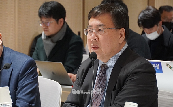 오정근 국가균형발전위원회 지역공약 이행지원 특별위원장이 충남 지역공약 지원 간담회에서 짧게나마 소형모듈원전(SMR)이 언급해 그 배경에 관심이 쏠린다. (사진=굿모닝충청 이종현 기자)