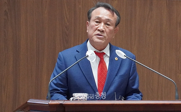 충남도의회 김응규 국민의힘 원내대표(아산5)가 충남도 산하 공공기관 통·폐합 추진 방침에 힘을 실어줬다. 더불어민주당 아산지역 도·시의원들의 반대 입장에 대해선 “패거리 정치쇼”, “구태정치”라며 직격했다. (사진=굿모닝충청 이종현 기자)