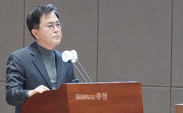 김태흠 충남지사는 21일 “모든 도민에게 도시가스 요금 인상분을 지원하면 얼마나 좋겠냐?”며 “그러나 재정은 어떻게 부담하냐. 대한민국은 사회주의 국가도 아니고 자유시장경제 국가”라고 말했다. (사진=굿모닝충청 이종현 기자)