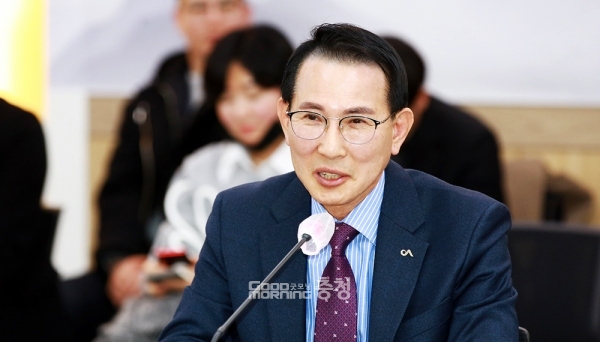 이완섭 서산시장은 23일, 서산공항 예비타당성 조사와 관련 “조만간 결과가 나올 것으로 보고 있다”며 “현재까지는 부정적인 것보다는 긍정적인 시그널로 보고 있다”고 말했다. (서산시 제공/ 굿모닝충청=김갑수 기자)