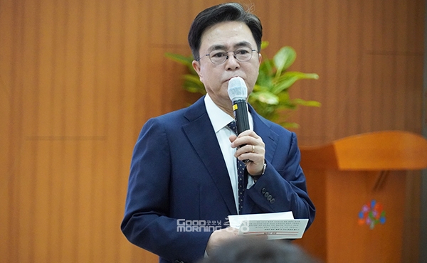 김태흠 충남지사가 2024년 정부예산 10조 원 이상 확보를 위해 과장급 공직자들을 독려하고 나섰다. (사진=굿모닝충청 이종현 기자)