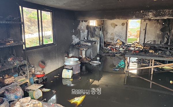 지난 2일 발생한 충남 5개 시·군에서 발생한 산불과 관련 학생 4명의 집이 전소되거나 일부 파손된 것으로 확인됐다. (홍성 산불 피해 현장으로 기사와 관련 없음. 사진=굿모닝충청 채원상 기자)