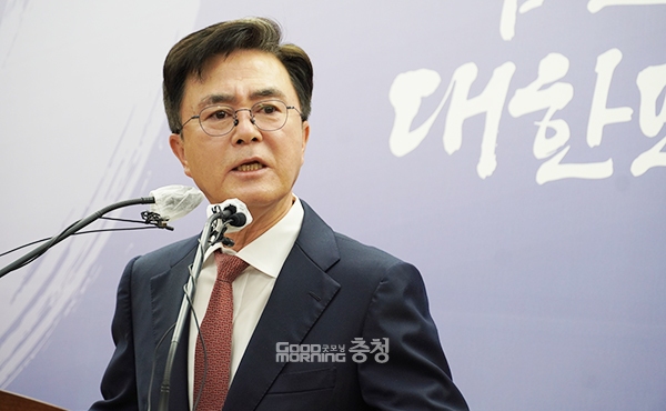 김태흠 충남지사는 5일 서산공항 건설과 관련 “전체 사업비를 500억 원 이하로 낮추는 방안을 검토 중”이라고 말했다. (사진=굿모닝충청 이종현 기자)