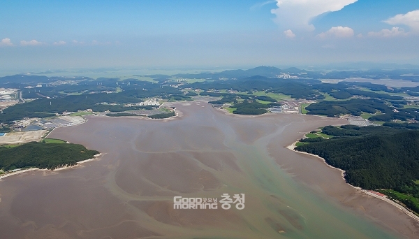서산공항 예비타당성 조사 통과가 어려울 거란 소식이 전해지고 있는 가운데, 가로림만 해양정원 조성사업 타당성 재조사 결과에도 관심이 집중되고 있다. (자료사진: 서산시 제공/ 굿모닝충청=김갑수 기자)