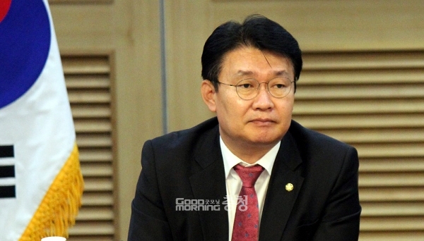 정용기 한국지역난방공사 사장은 12일 “지금 국민께서 난방비로 인해 고통받고 계시다”며 “공기업 사장이자 경영 책임을 맡은 사람으로서 총선에 대해 얘기할 때가 아니다”고 말했다. (자료사진: 페이스북/ 굿모닝충청=김갑수 기자)