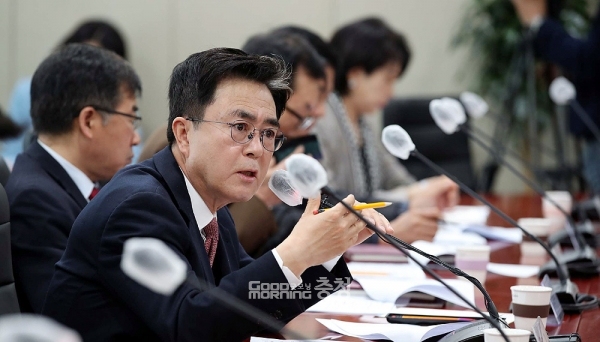 김태흠 충남지사가 자신의 결재권 절반 가까이를 양 부지사와 간부 공직자들에게 이양한다. (자료사진: 충남도 제공/ 굿모닝충청=김갑수 기자)