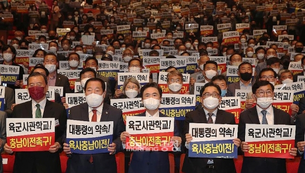 박찬주 상임위원장은 “국토균형발전과 수도권 분산 정책에 기여하면서 육사의 안정적이고 발전적인 미래를 주도적으로 개척해 보자는 것이 제 생각”이라고 역설했다. (자료사진: 충남도 제공)