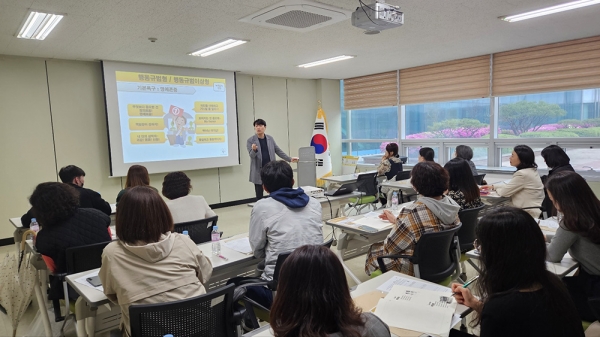 이런 분위기는 김정한 강사가 진행한 U&I 학습유형으로 이어졌다. 김 강사의 열정적인 강의에 수강생들 역시 뜨거운 반응으로 화답했다. (사진=굿모닝충청 신성재 기자)