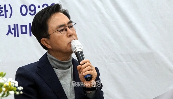 김태흠 충남지사가 육군사관학교 논산 이전 문제를 해결하기 위해 이종섭 국방부 장관과 만났지만 별다른 성과는 없는 분위기다. (굿모닝충청=김갑수 기자)