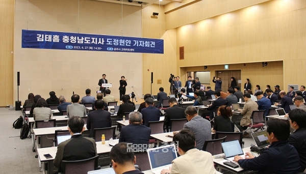 김태흠 지사는 또 윤석열 대통령 대선공약인 국립치의학연구원의 공모 반대 입장과 함께 의사 정원 증원과 충남지역 국립 의대 신설에 대해서도 한 총리에게 건의했다고 말했다.