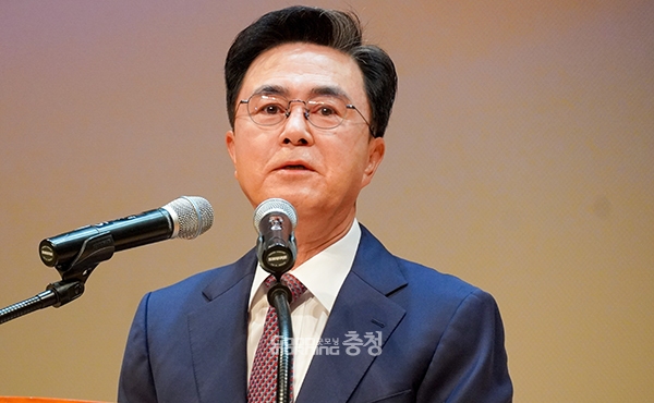 김태흠 충남지사가 육군사관학교(이하 육사) 논산 이전에 대해 중장기적인 관점으로 지속적으로 추진하겠다는 의지를 내비친 가운데, 포기 해석은 지나치다는 입장을 분명히 밝히고 나섰다. (사진=굿모닝충청 이종현 기자)