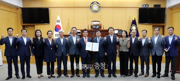 충남 서산시의회(의장 김맹호)가 대선공약인 가로림만 국가해양생태공원(해양정원) 조성 사업에 대한 예비타당성 조사(예타) 면제 등 신속한 추진을 촉구하고 나섰다. (서산시의회 제공/ 굿모닝충청=김갑수 기자)