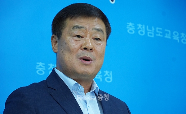 이병도 충남교육청 교육국장이 일부 학부모들의 교육활동 침해에 대해 짧게나마 유감을 표했다. (사진=굿모닝충청 이종현 기자)