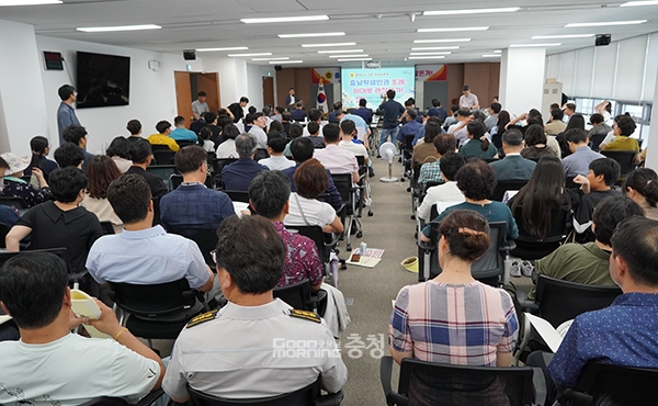 28일 오후 2시부터 도의회 302호 회의실에서는 박정식 의원(민주·아산3) 요청으로 ‘인권조례 이대로 괜찮은가’ 의정토론회가 열리고 있다. (사진=굿모닝충청 이종현 기자)