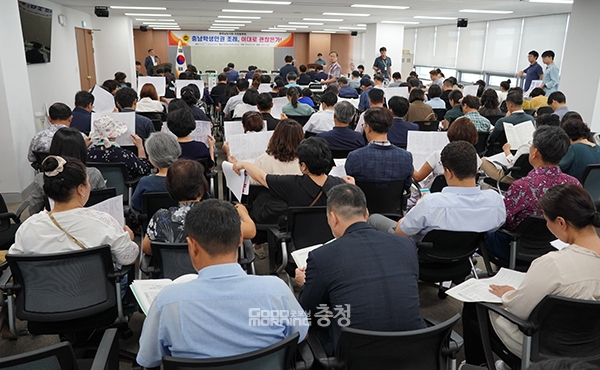 일부 방청객들은 “더이상 궤변을 풀어대지 말라, 토론자들이 무식한 것 아니냐?”며 조례 폐지 반대 측의 발언을 끊는 모습도 있었다. (사진=굿모닝충청 이종현 기자)