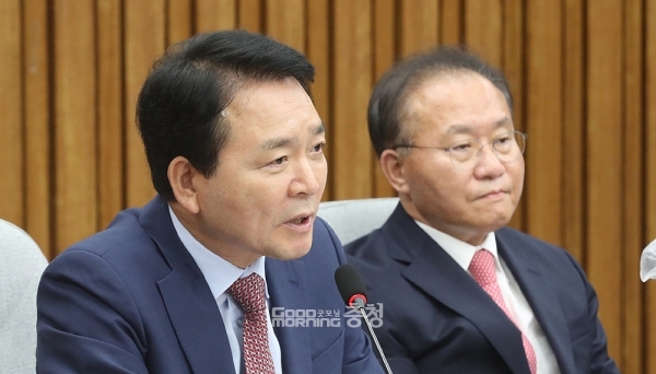 국민의힘 성일종 국회의원(충남서산·태안)이 사실상 파행으로 마무리되고 있는 ‘2023 새만큼 제25회 세계스카우트잼버리’와 관련, BTS 공연을 통해 실추된 국격을 높일 수 있도록 국방부가 나설 것을 깜짝 제안했다. (자료사진: 페이스북/ 굿모닝충청=김갑수 기자)