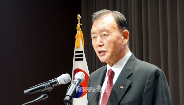 홍문표 국민의힘 충남도당 위원장(홍성·예산)은 19일 “여의도 바닥은 이미 살얼음판”이라며 “내년 4월 10일 총선에서 성공 못하면 윤석열 정부와 우리 당원들도 치욕의 삶을 살 수밖에 없다는 준엄한 사실을 우리는 알아야 한다”고 말했다. (굿모닝충청=김갑수 기자)